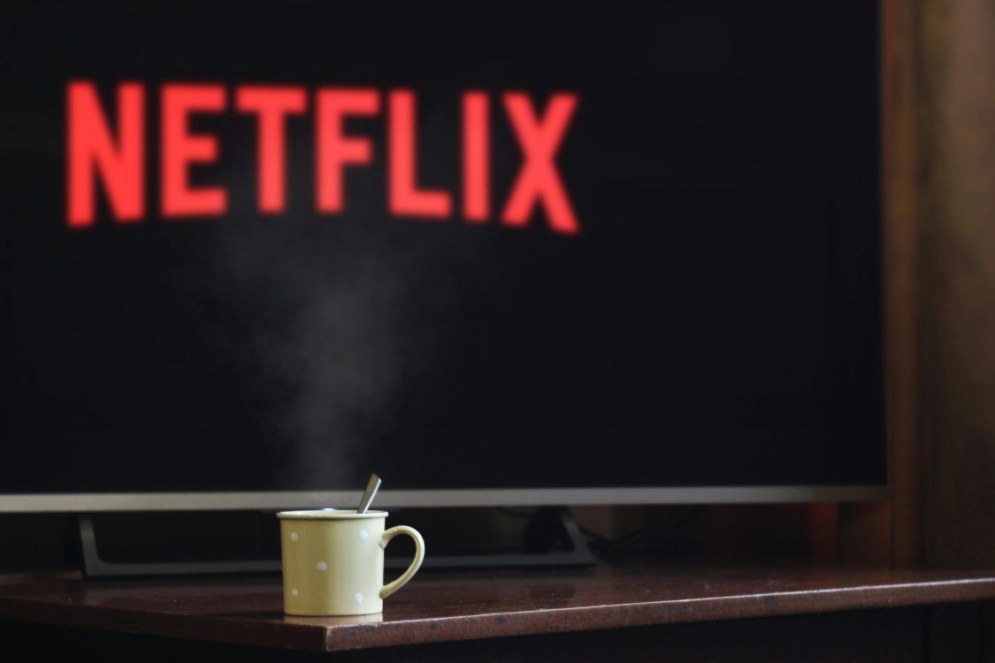 De Cinema Paradiso a Netflix: L’Evolució i el Cost del Consum Audiovisual en l’Era Digital